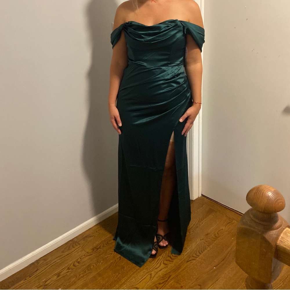 Oh Hello molly gown, emerald green, size medium & large  Never Worn.